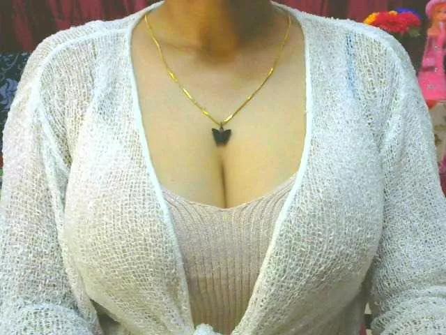 Aarju on BongaCams 