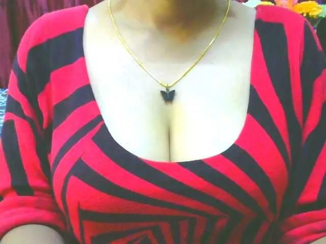 Aarju on BongaCams 
