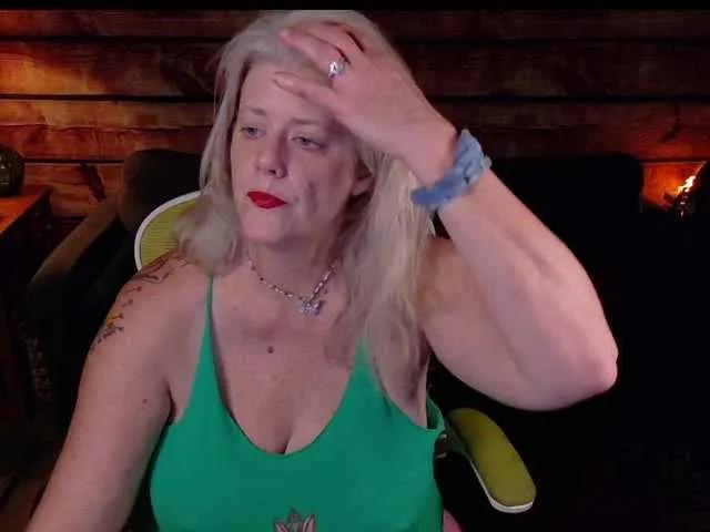 Offline Alicescuriosity on BongaCams