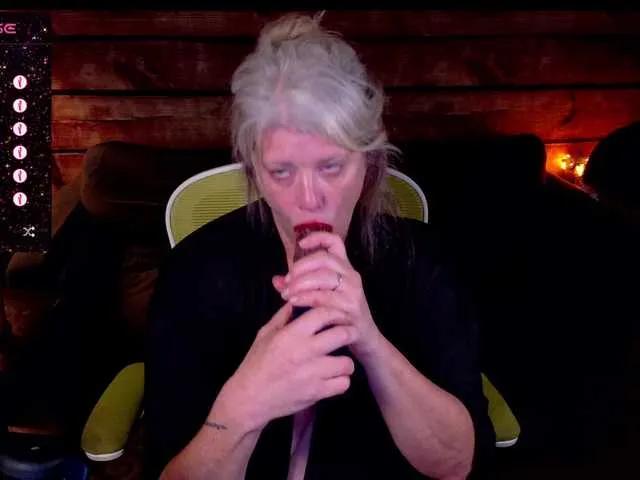 Offline Alicescuriosity on BongaCams