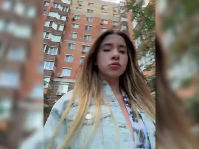 Offline alizii on BongaCams