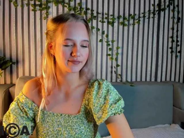 Casey-Sweeet on BongaCams