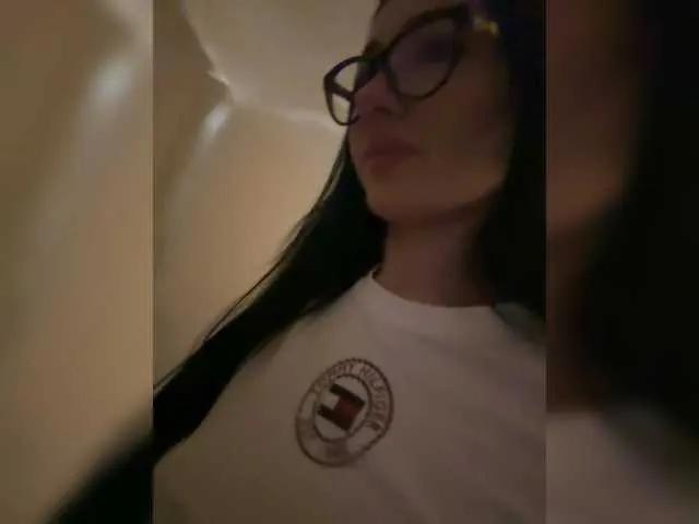 Offline Chiaralovee on BongaCams