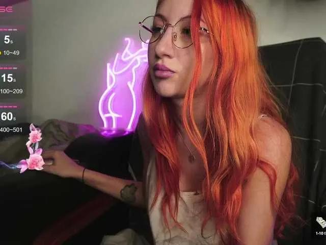 Daddyslittleslutfox on BongaCams 