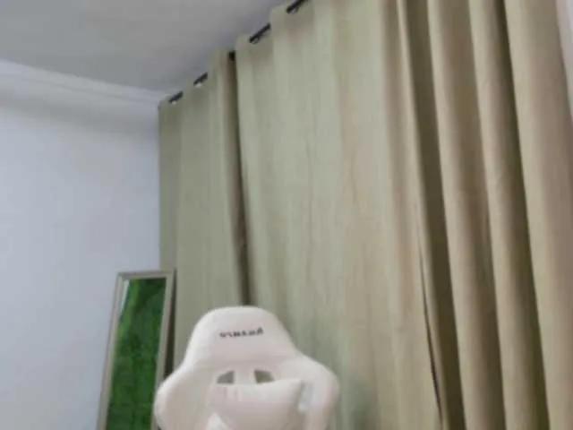 Freechat EmilyxJames on BongaCams