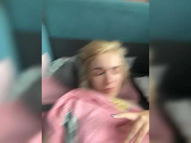 Offline Foxy27 on BongaCams