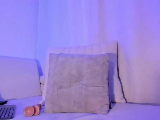 Offline HannahDavis on BongaCams