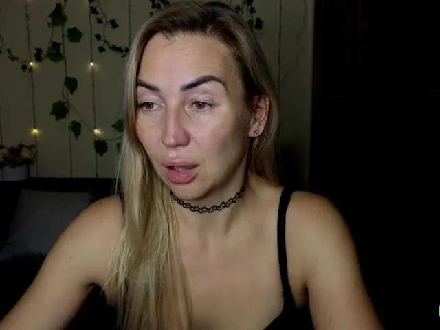 Freechat Jullyblondkiss on BongaCams