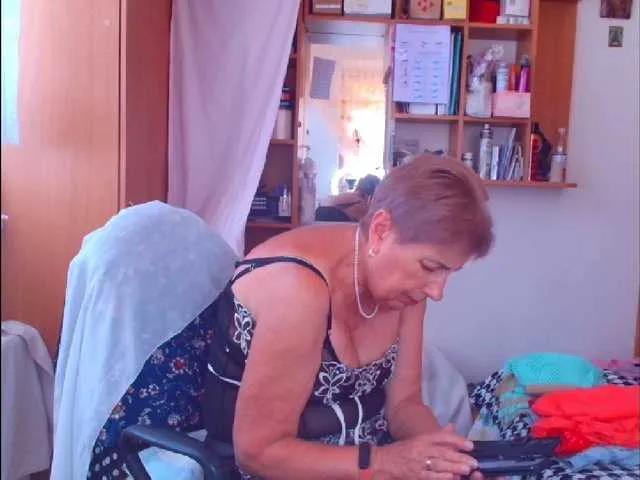 Offline Kira9476 on BongaCams