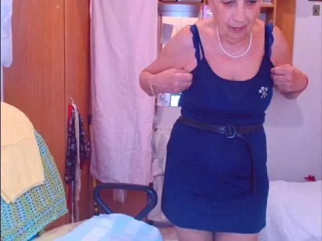 Offline Kira9476 on BongaCams