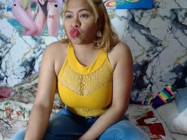 Young Latin-caliente - sweet, hot and ready to pleasure Latin-caliente from BongaCams