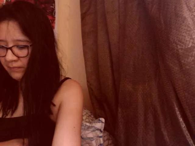 Freechat lucyLUxxx on BongaCams