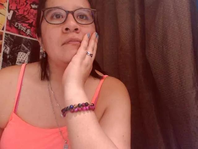 Freechat lucyLUxxx on BongaCams