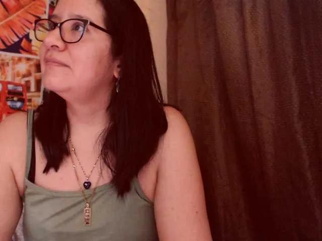 Freechat lucyLUxxx on BongaCams