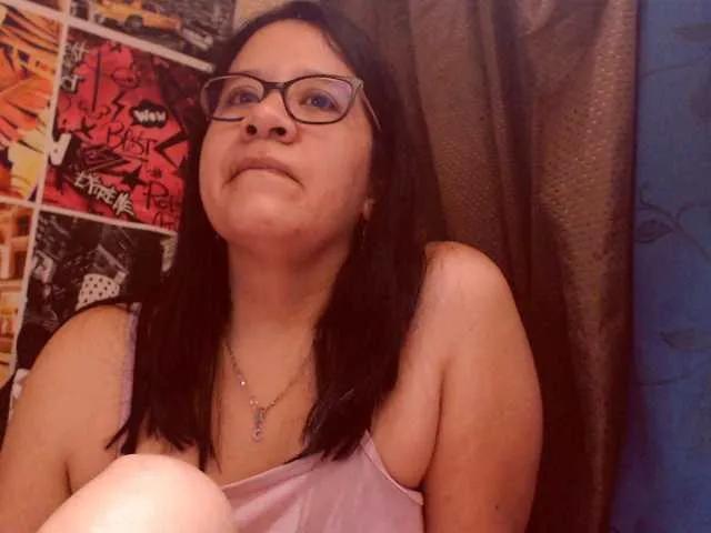 Freechat lucyLUxxx on BongaCams