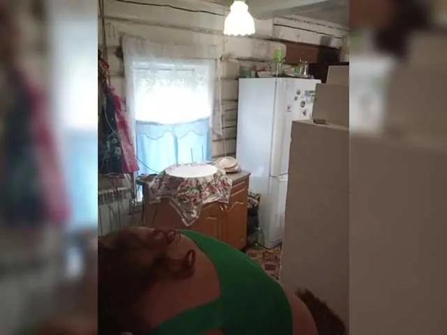 Offline Madam-oss on BongaCams