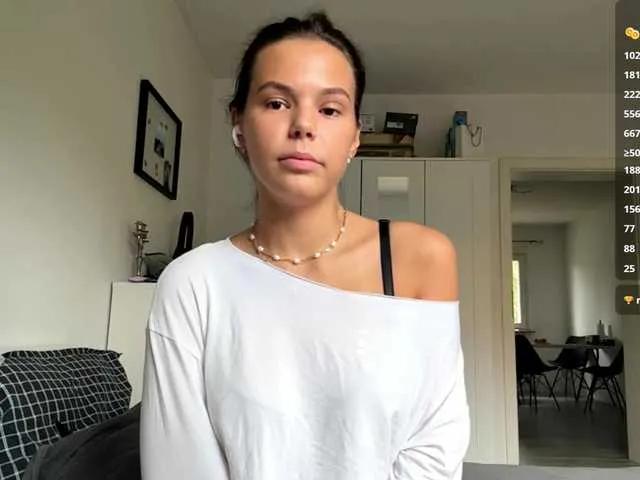 Freechat MerleRusson on BongaCams