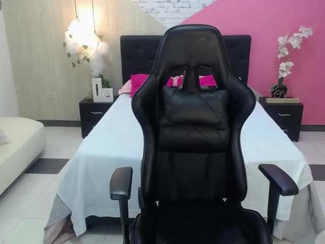 misshoney1 on BongaCams 