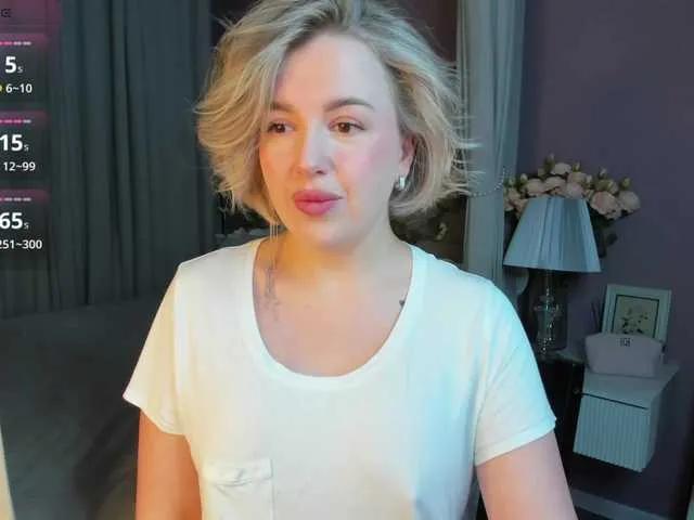 Nikki-Kai on BongaCams 