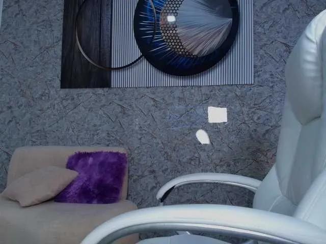 Offline Octaviarouse on BongaCams