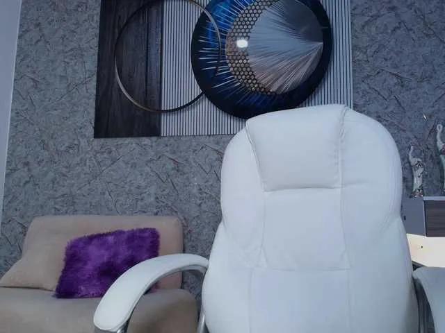 Offline Octaviarouse on BongaCams