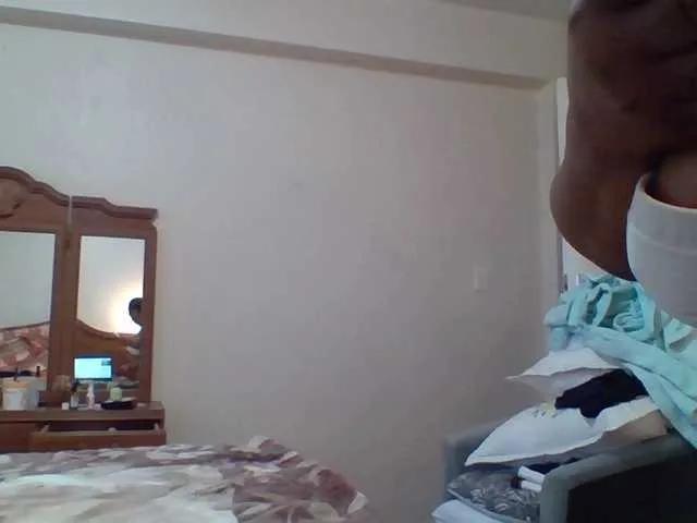 pussylips53 on BongaCams 
