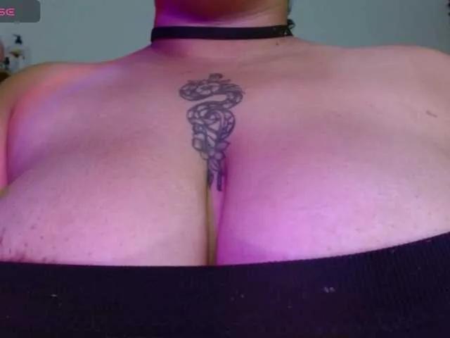 saramorales1 on BongaCams 