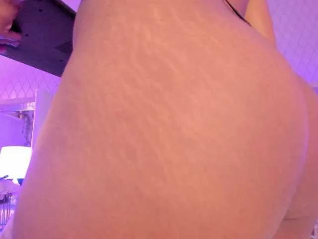SophiaSmiiths on BongaCams