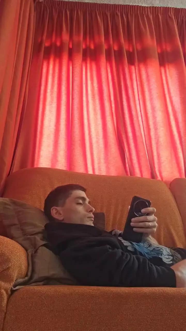 Offline albertillo2 on Cam4