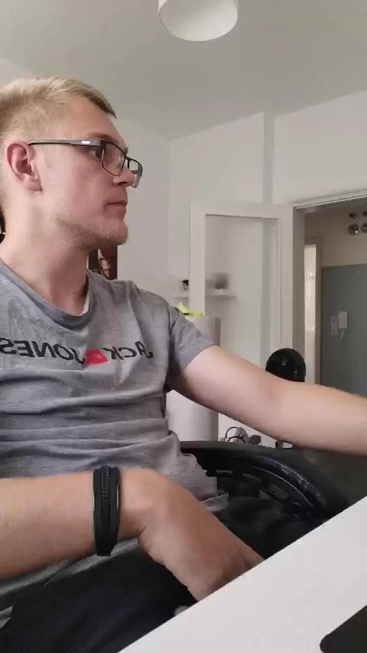 Aleex325 on Cam4 