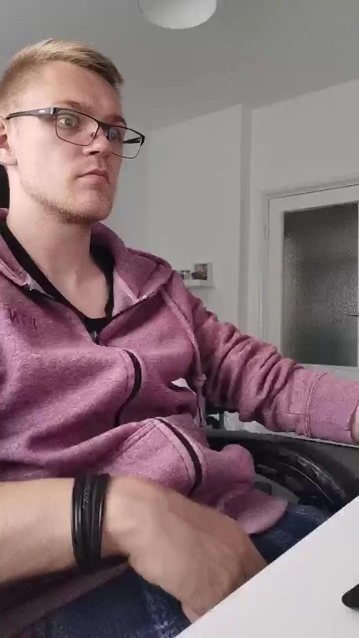 Aleex325 on Cam4 