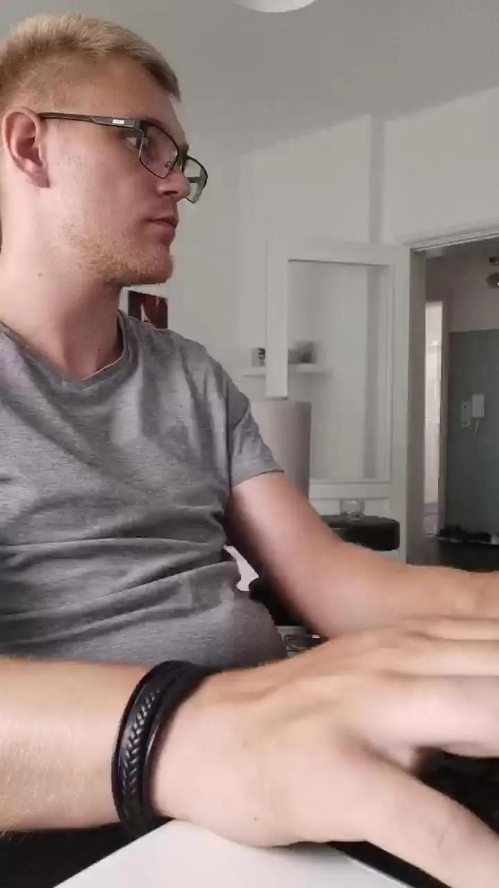 Aleex325 on Cam4 