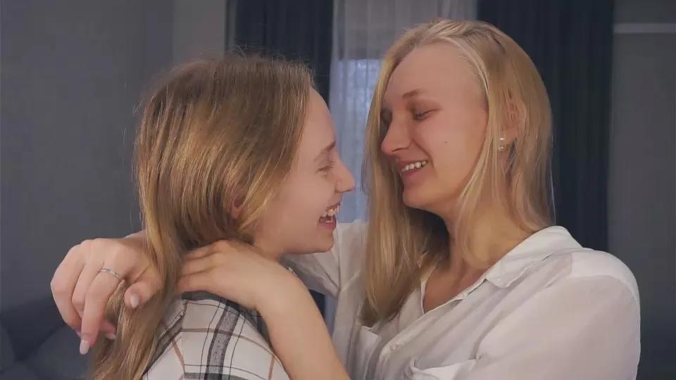 Offline AllineElwell on Cam4