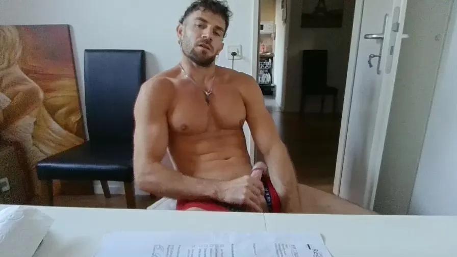 ALPHA_HUNK on Cam4
