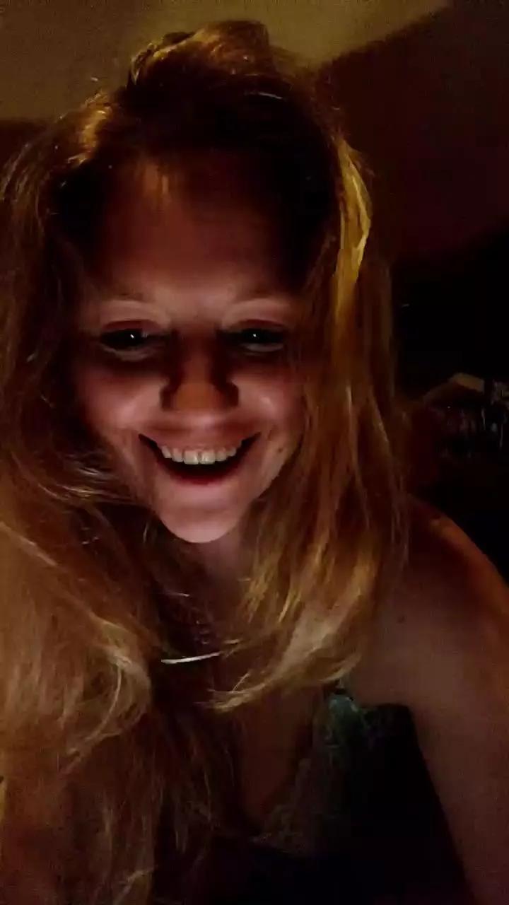 Offline Anayshotgirl on Cam4