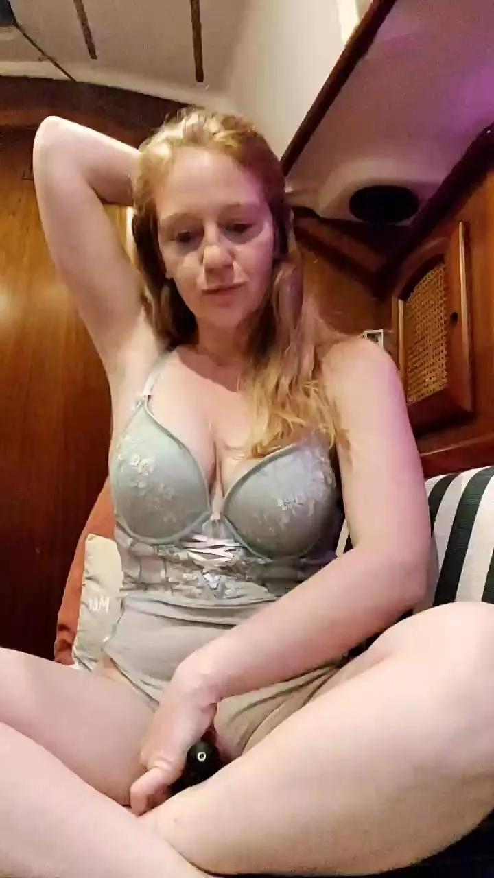 Offline Anayshotgirl on Cam4