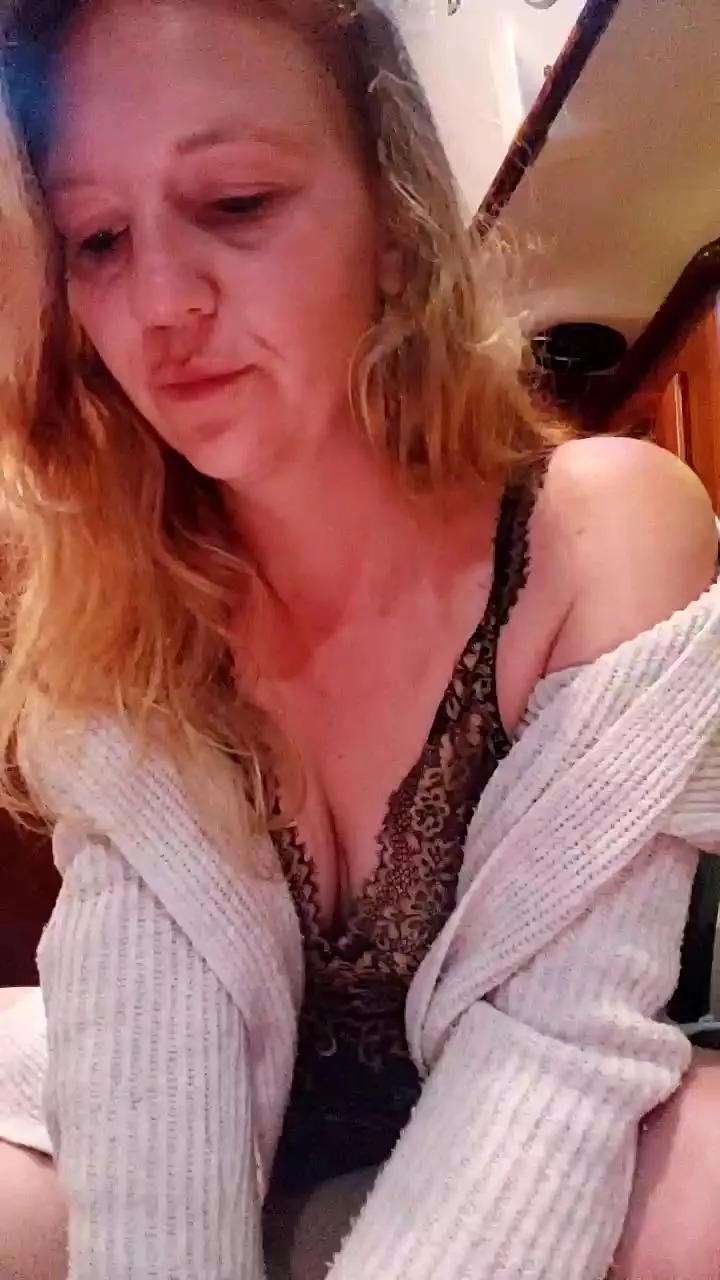 Offline Anayshotgirl on Cam4