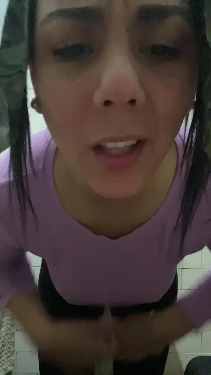 Offline Anita1825 on Cam4