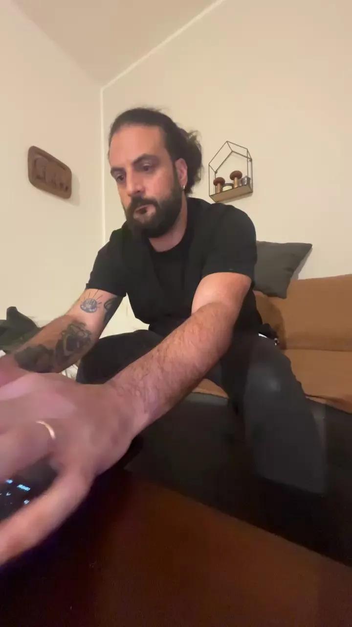 Offline beardoit on Cam4