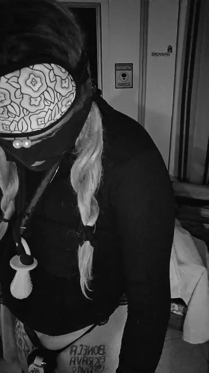 Offline brunasissydoll on Cam4
