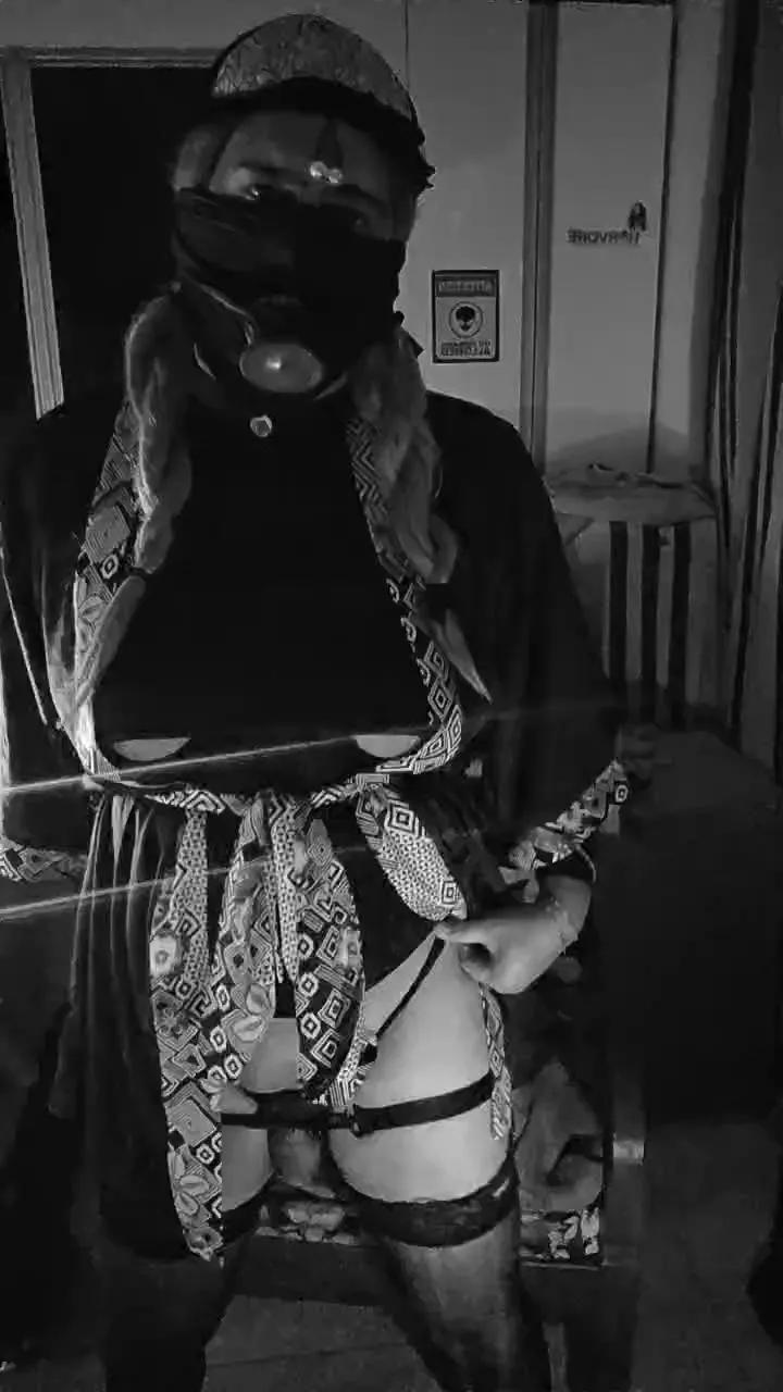 Offline brunasissydoll on Cam4
