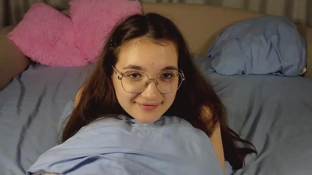 Offline CaitlynBronze on Cam4
