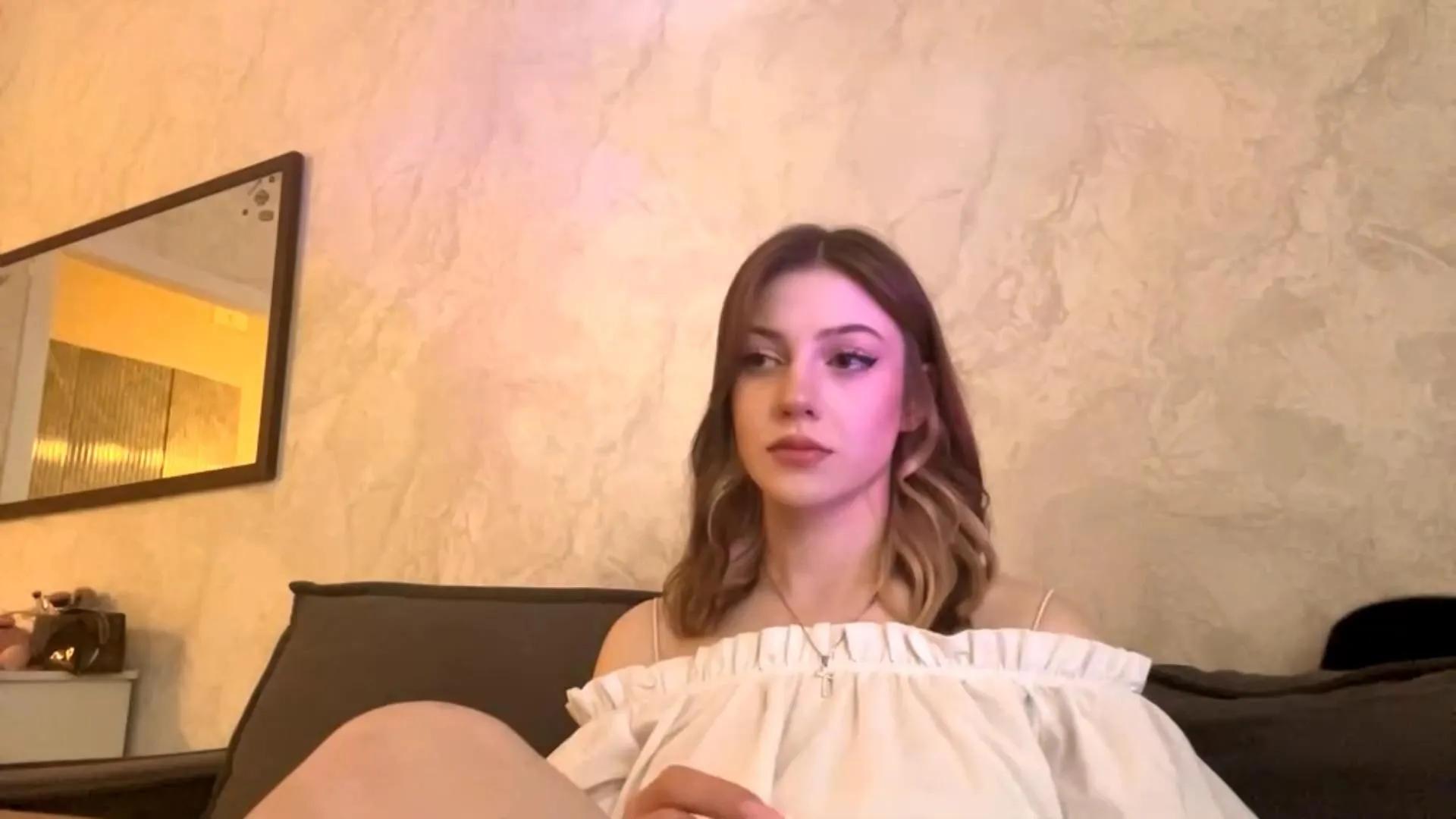 Offline CarolynGero on Cam4