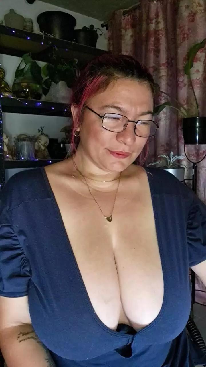 Offline CrazyMom69 on Cam4