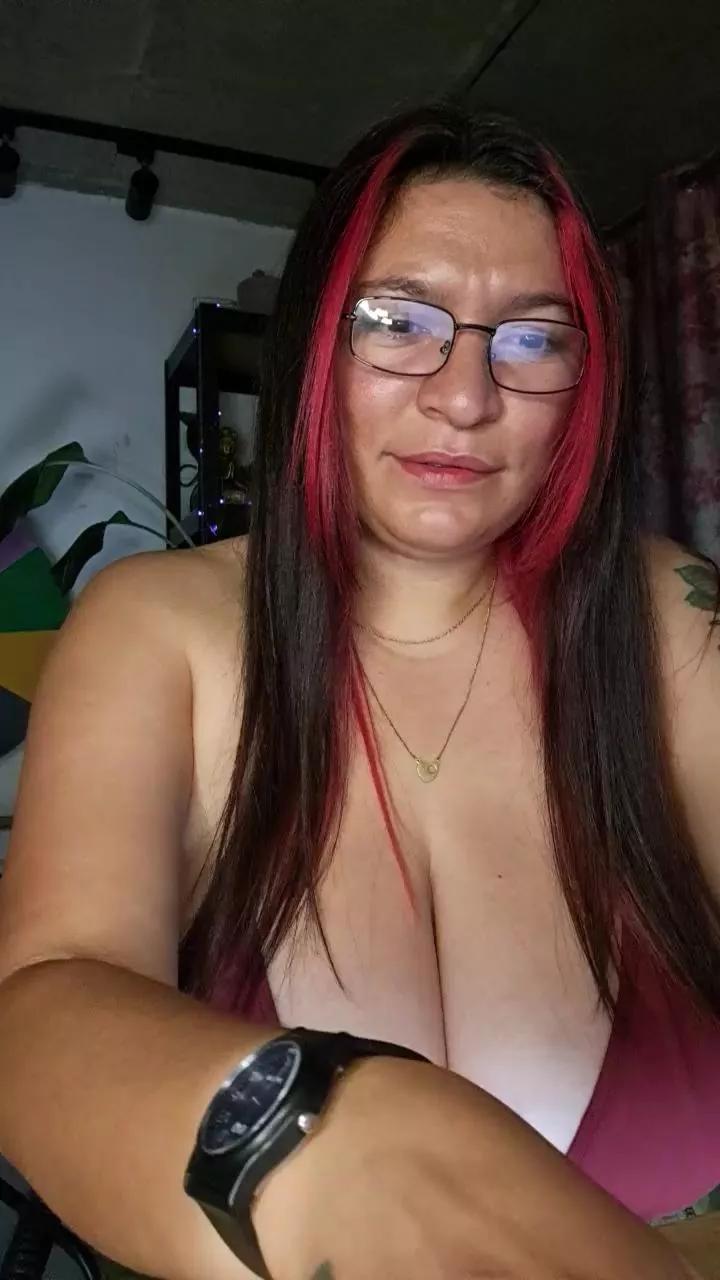 Offline CrazyMom69 on Cam4