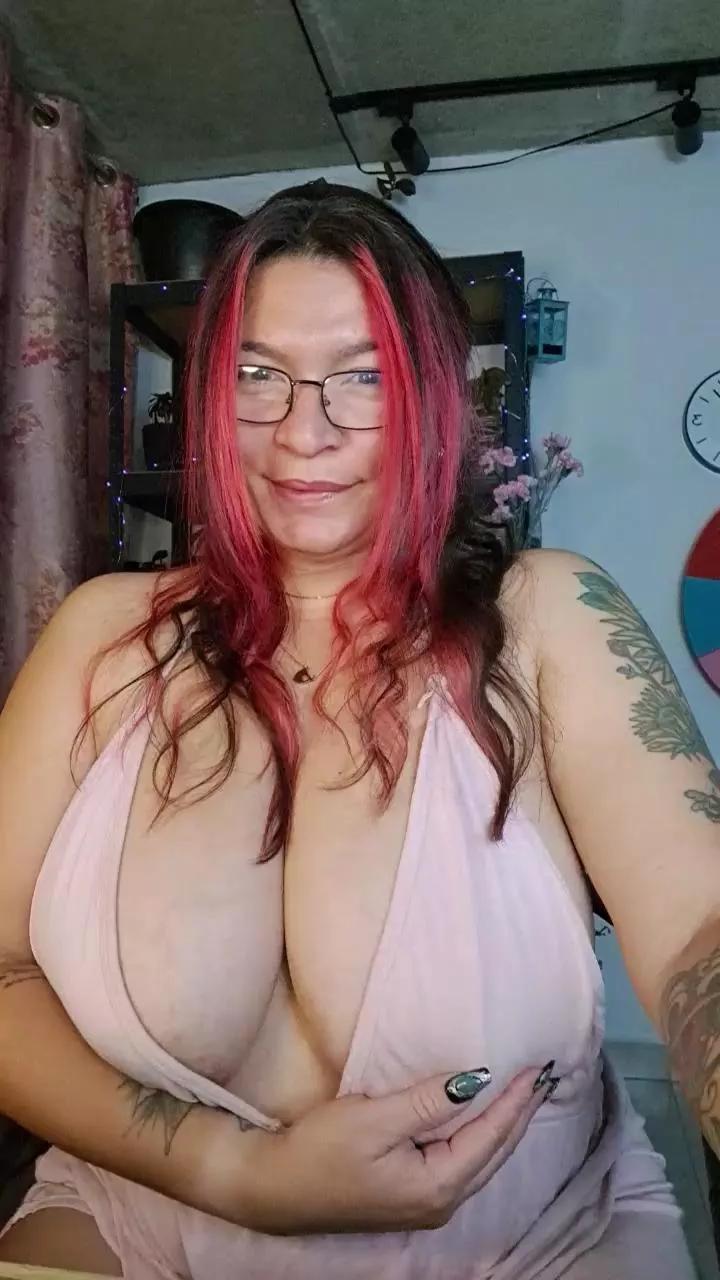 Offline CrazyMom69 on Cam4