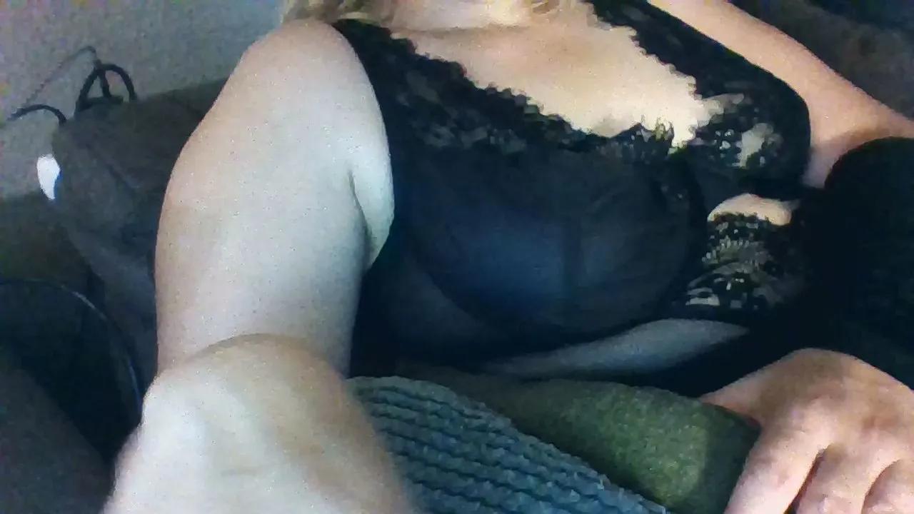 Offline curvy_women on Cam4