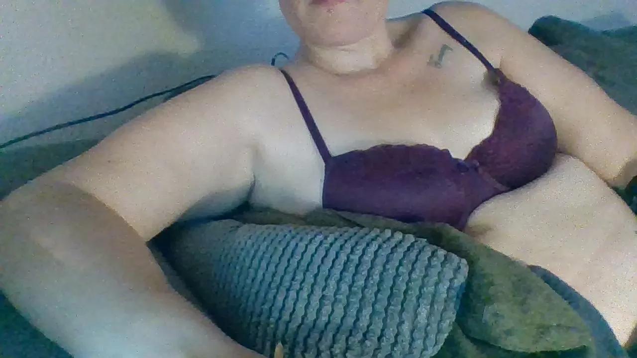 Offline curvy_women on Cam4
