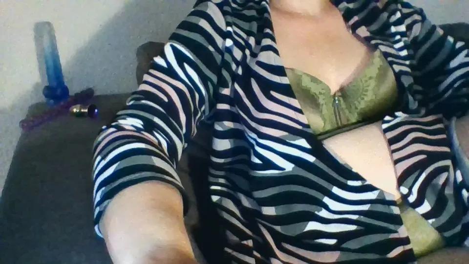 Offline curvy_women on Cam4