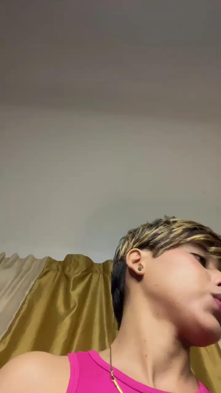 Offline Cute_valerie666 on Cam4